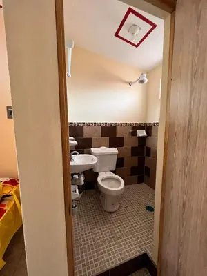 Un baño de Hostal Color Inn
