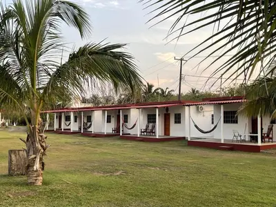 Jardín al aire libre en Villa Agustina en Villas Camino Real cerca de las dunas de Chachalacas