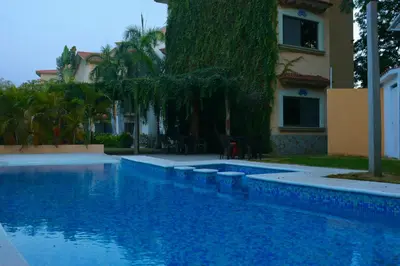 Plano de Depa 101B en Huatulco con alberca y balcón a 5 min playa