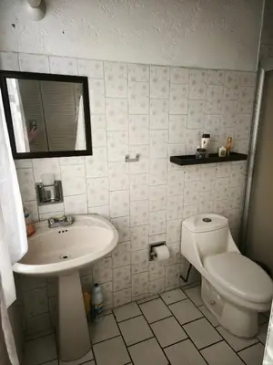 Un baño de casa agradable