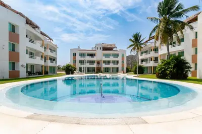 Piscina en o cerca de Puerta Laguna E002