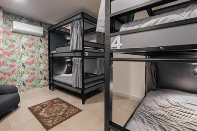 Cama o camas de una habitación en Top Bed Mixed Shared Room