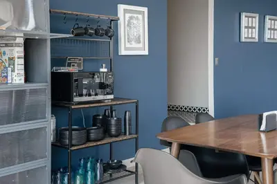 Una cocina o zona de cocina en Top Bed Mixed Shared Room