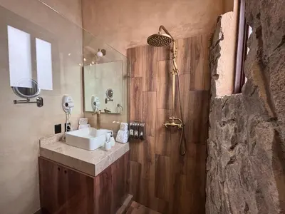 Un baño de Sasha: Tu refugio fascinante en ValQuirico.