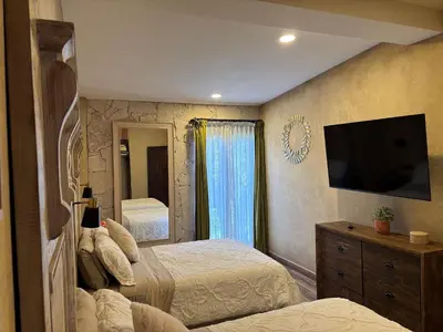 Cama o camas de una habitación en Sasha: Tu refugio fascinante en ValQuirico.