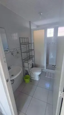 Un baño de Casa con alberca en Zona Diamante