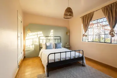 Cama o camas de una habitación en Casa céntrica con 4 habitaciones y estacionamiento