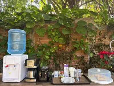 Utensilios para hacer té y café en Casa Siddhartha