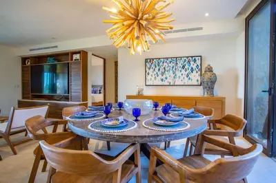 Plano de 3 bd condo with Ocean views HK