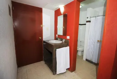 Un baño de Hotel Central