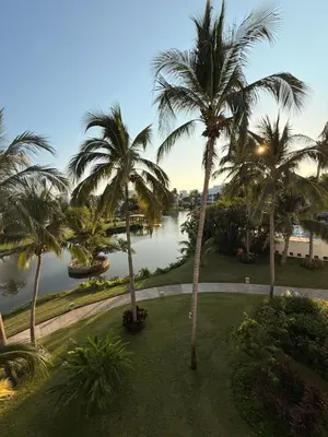 Plano de Depa en Acapulco Diamante - Albercas, Canchas y Jardines Apartment in Acapulco Diamante - Pools, Sports Courts and Garden Views