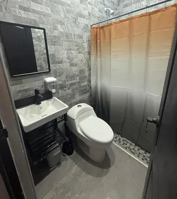 Un baño de Suite La Lomita #2 climatizada