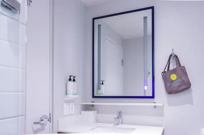 Un baño de Tru By Hilton Puebla Angelopolis