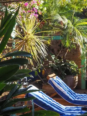 Jardín al aire libre en Unique Mexican Charm Cliffside Villa Casa Linda