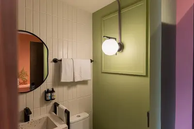 Un baño de Nico Hotel & Residences