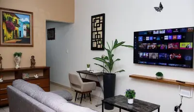 Una televisión o centro de entretenimiento en Pintoresca y Acogedora Casita Pueblo Mágico