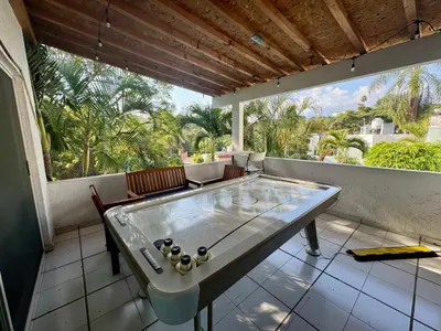 Un balcón o terraza de Casa con Alberca y terraza un lugar tranquilo para disfrutar