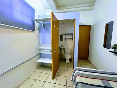 Un baño de Habitación con baño privado para 1 persona cerca del ESTADIO AZTECA-BANORTE