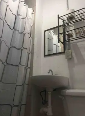Un baño de Habitación con baño privado para 1 persona cerca del ESTADIO AZTECA-BANORTE