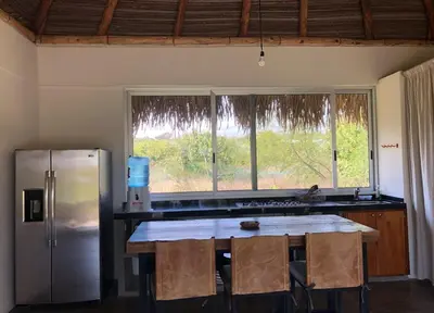 Una cocina o zona de cocina en Malanah Casa en la playa y laguna!
