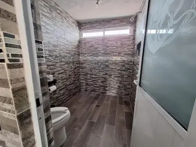 Un baño de departamento 2 en condominio