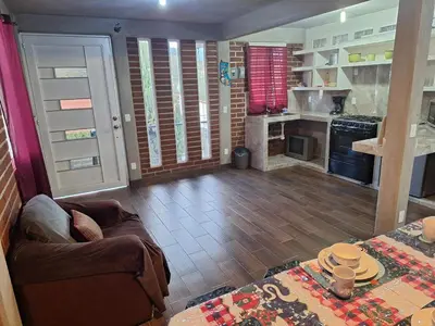 Una cocina o zona de cocina en departamento 2 en condominio