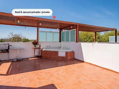 Un balcón o terraza de Private Pool & Jacuzzi Family House, Teques
