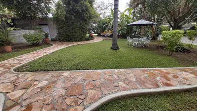 Jardín al aire libre en Posada Sarita