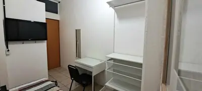 Una televisión o centro de entretenimiento en Habitación con baño privado para 2 personas cerca del ESTADIO AZTECA-BANORTE