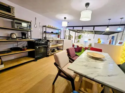 Una cocina o zona de cocina en Suite Verde amplia para 6 huéspedes Espacios cómodos, diseño relajante y ubicación céntrica
