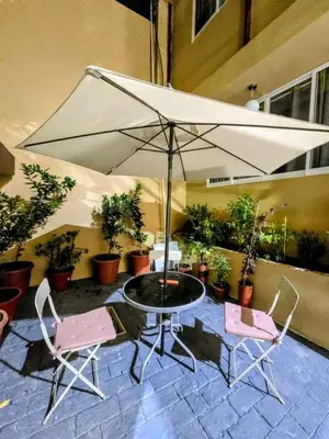 Un patio o zona al aire libre en Suite Verde amplia para 6 huéspedes Espacios cómodos, diseño relajante y ubicación céntrica