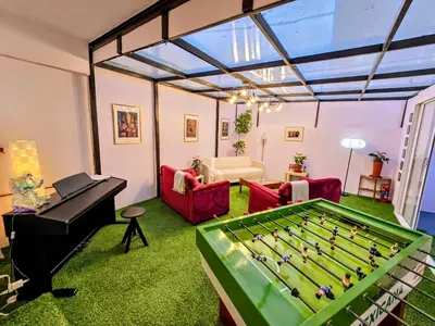 Plano de Suite Rosa familiar para hasta 6 huéspedes Amplia, céntrica, con cocineta y baño privado