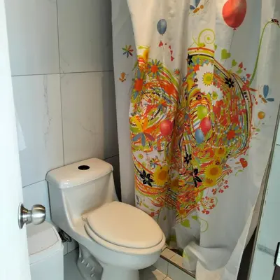 Un baño de Zona Angelópolis una o dos habitaciones compartidas