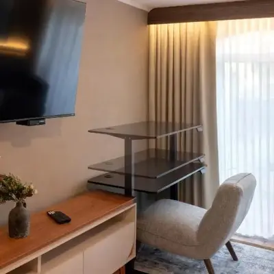 Miranthia Hotel Business and family