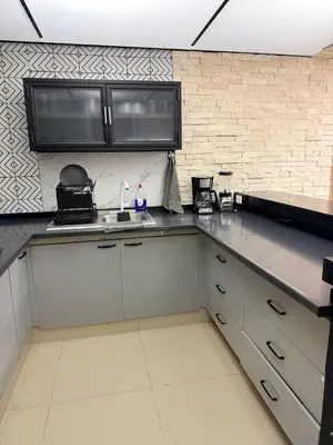 Una cocina o zona de cocina en Hermoso Departamento Moderno con alberca
