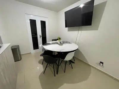 Una televisión o centro de entretenimiento en Alojamiento Elegante