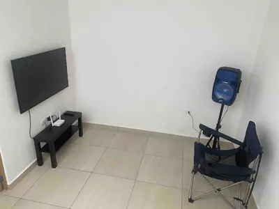 Una televisión o centro de entretenimiento en Casa con 3 habitaciones Calicata Residencial