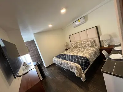 Cama o camas de una habitación en SKY INN Oficial Acapulco Suites & Condo Mediterrane