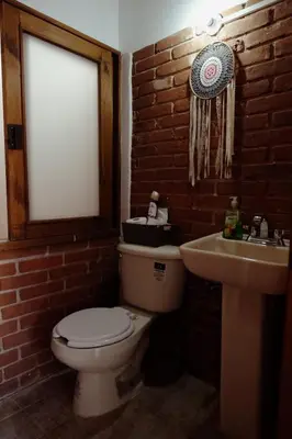 Un baño de Cozy apartment near the Bosque de Niebla