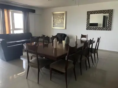 Zona de estar de Amplio Depto con excelente vista del malecon - 3 rec