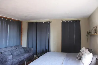 Cama o camas de una habitación en Hermosa habitación de campo