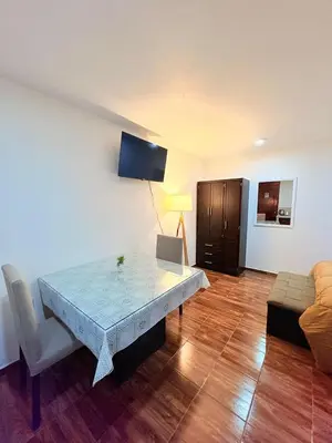 Una televisión o centro de entretenimiento en Hospedaje La Gardenia
