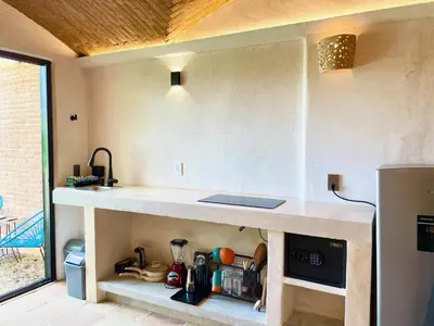 Una cocina o zona de cocina en Casa Kino Estudio Sombra close to Rinconcito beach incl Starlink and airconditioning