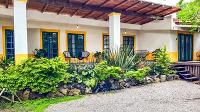 Jardín al aire libre en Shanti Home