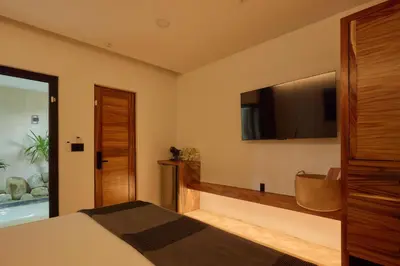 Una televisión o centro de entretenimiento en Hotel Compartir