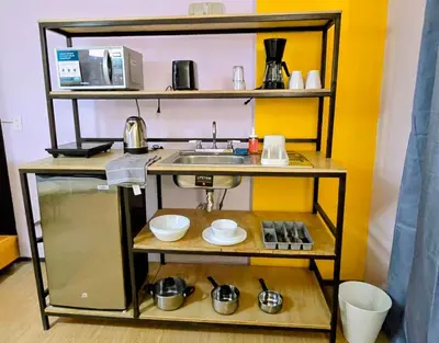 Una cocina o zona de cocina en Suite Amarilla Amplia, Iluminada Hasta 6 viajeros