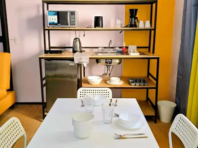 Una cocina o zona de cocina en Suite Amarilla Amplia, Iluminada Hasta 6 viajeros