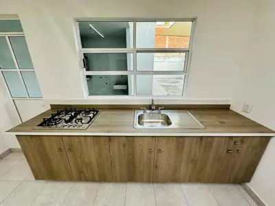Una cocina o zona de cocina en Casa grande con todos los servicios centrica
