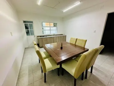 Zona de estar de Casa grande con todos los servicios centrica