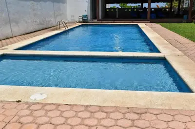 Piscina en o cerca de Zafiro Gris